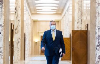 Conferențiar universitar: Este Nicolae Ciucă un impostor? Răspunsul Guvernului despre studiile premierului