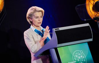 Ursula von der Leyen: UE trebuie să ia în considerare vaccinarea obligatorie