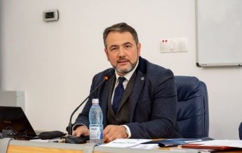 S-a împărțit țara în două odată cu cumpărarea unei mașini de către David Popovici