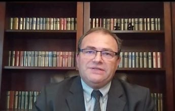 Dr. Cristian Apetrei: Îmi testez copilul zilnic/ Decizia menținerii școlilor deschise n-are nici o treabă cu ocuparea secțiilor de ATI