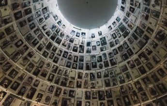 Nu macabrul trebuie să fie lecția de azi. Spuneți-le copiilor că Holocaustul ar fi putut fi oprit