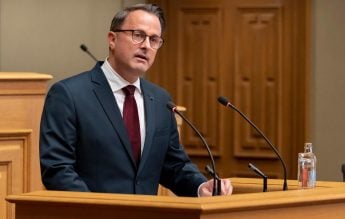 Scandal în Luxemburg: Acuzat de plagiat, premierul renunţă la diploma obţinută în Franţa