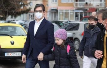 Macedonia de Nord: O fetiță cu Sindrom Down a fost dusă la școală de președintele țarii, după ce a fost discriminată de colegi