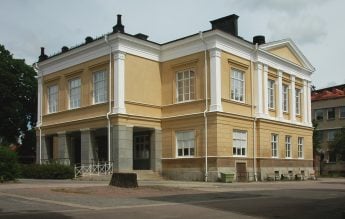 Suedia: Profesorii dintr-o școală au alergat mai mulți hoți care le-au furat elevilor computerele