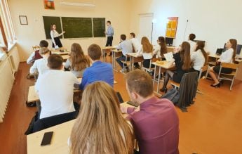 Rusia: Școlile au primit un manual cu instrucțiuni pentru acoperirea „evenimentelor din Ucraina”-Novaya Gazeta