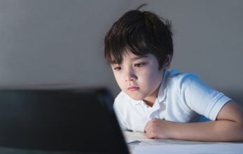 Un copil din trei primește imagini cu continut sexual pe Internet – studiu Salvați Copiii