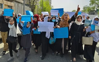 ”Deschideți școlile!” Zeci de femei afgane și-au cerut la Kabul dreptul la educație