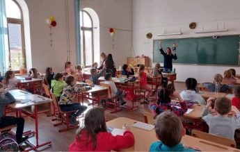 Apel la ajutor lansat de o profesoară refugiată din Odesa, care a deschis o școală pentru copiii ucraineni în București