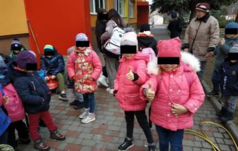Cum au traversat câmpul de luptă 43 de copii orfani din Dnipro, pentru a ajunge în România