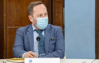 EXCLUSIV Ministerul Educației pregătește o modificare a ROFUIP care să permită școlarizare online pentru elevii nedeplasabili