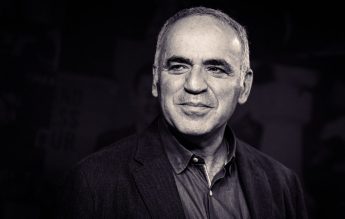 Marele campion de șah Garry Kasparov vine la București