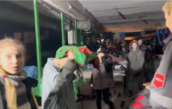 VIDEO Primele imagini cu copiii din buncărele de sub uzina Azovstal din Mariupol