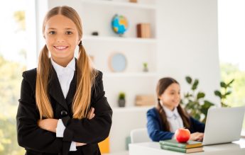 Fetele au rezultate mai bune decât băieții la disciplinele de matematică și științe de clasa a VIII-a – concluzia specialiștilor de la UniBuc
