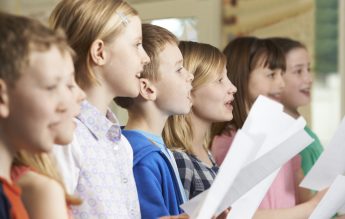 CNE cere introducerea de calificative în loc de note la Arte și Educație fizică