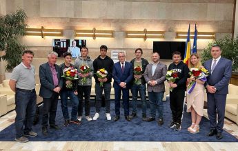 Echipa câştigătoare la Olimpiada Balcanică de Matematică, întâmpinată de ministrul Educației la Salonul Oficial de la Otopeni