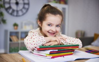 5 sfaturi pentru ca rezolvarea temelor copilului să se transforme în rutină