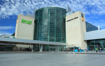Două profesoare, acuzate că au abandonat într-un aeroport din Portugalia o elevă care era în grija lor