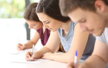 Pilotarea testării standardizate va fi făcută cu titlu gratuit. Lista celor 329 de școli în care va avea loc