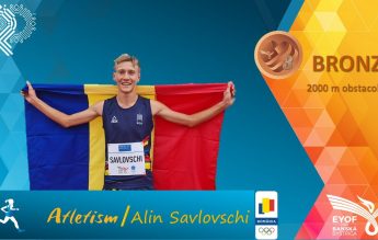 COSR: Alin Savlovshi, care se antrenează pe un stadion fără pistă și sare peste benzi legate de copaci, medaliat la  Festivalul Olimpic al Tineretului European