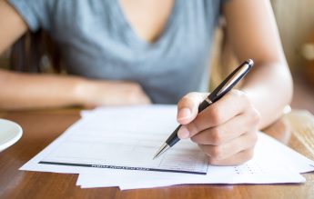 Caz special la Bacalaureat: O absolventă a picat examenul, deși a avut media 8,15