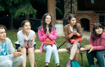 Tabără anti-bullying pentru copii, părinţi şi profesori