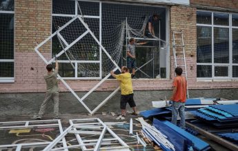 Școlile din Ucraina construiesc adăposturi anti-bombă