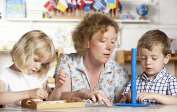 Montessori, Waldorf și alte opt alternative educaționale să fie recunoscute direct prin lege – amendament ”O Voce pentru Educație”