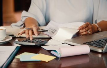 22 de lei – suma încasată de o profesoară pentru evaluarea lucrărilor la bacalaureat