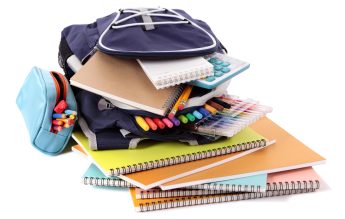 Protecția Consumatorilor verifică uniformele, rechizitele și ghiozdanele din magazine