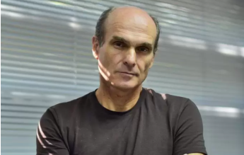 Cristian Tudor Popescu: Ce mama dr**ului caută Pacepa pe gardul Parcului Cireșarii?