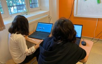Tulcea devine primul municipiu care adoptă testarea standardizată digitală pentru elevi în noul an școlar