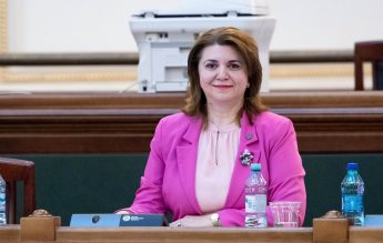 ”Profesor, file de poveste” – concurs cu premii pentru cadrele didactice, anunțat de Monica Anisie