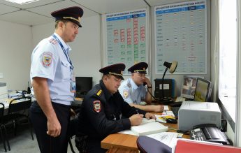 Moscova: O fetiță de 10 ani, luată de Poliție din școală. A fost denunțată de director că afișase culorile Ucrainei