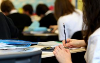 România este printre ţările cu cei mai mulţi elevi repartizaţi unui singur profesor