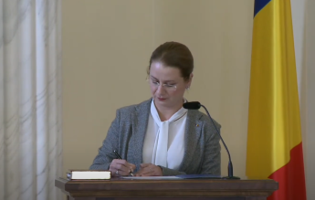 SAR îi cere Ligiei Deca să publice tezele de doctorat ale echipei de conducere din minister