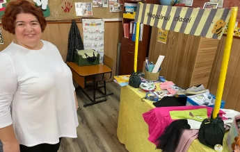 „Magazinul clasei”, locul unde elevii „achită” produsele cu puncte pentru prezență