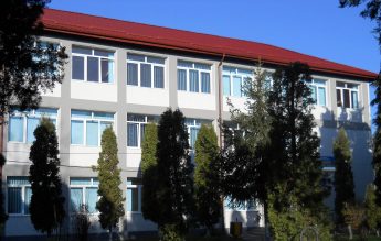 Protest spontan al elevilor unui colegiu, după ce li s-a interzis să mai iasă în pauze în afara școlii