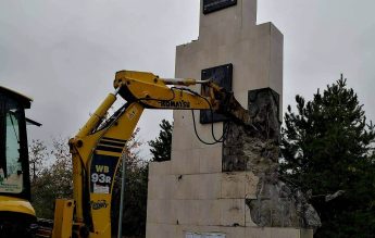 Clotilde Armand: Primăria Sectorului 1 a demolat statuia ”kitsch” din fața Universității Bioterra