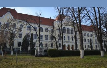 Protest la un Colegiu Național din Turda: profesorii nu vor să aibă coleg un interlop din oraș