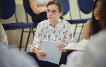 1 din 2 copii spune că profesorii îi cer bani pentru fondul clasei (Sondaj World Vision România)