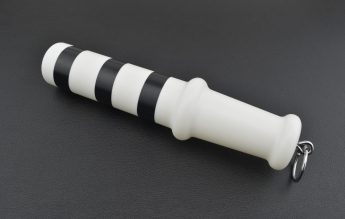 Un elev i-a bătut cu un baston telescopic pe un coleg, un părinte și pe dirigintele clasei
