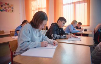 Educaţia la sate, susținută de World Vision prin programul „Vreau în clasa a 9-a”