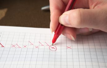 21% dintre elevi afirmă că nu au fost informați ce note au luat, înainte de a fi trecute în catalog – Raport CNE