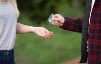 PSD propune incriminarea consumului de droguri și în cazul minorilor
