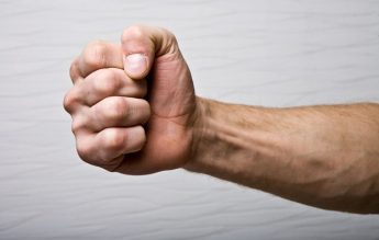 Cazul minorului sinucis în Drobeta Turnu Severin. VeDem Just sesizează Ministerul Educației, DGASPC, Parchetul, Ministerul Familiei, Avocatul Copilului și BOR