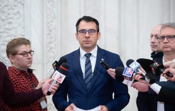Ștefan Pălărie (USR): Trei explicații pentru faptul că Ligia Deca ignoră chemările în Parlament