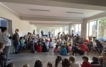 Bihor: Peste 4.000 de copii au fost învăţaţi să se spele corect pe mâini printr-un proiect al Rotary Club
