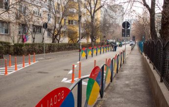 Primul sistem „Kiss and Ride”, inaugurat la o școală din București. 20 de secunde pentru a „debarca” un copil