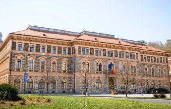 Universitatea Transilvania își închide conturile la băncile austriece și boicotează benzinăriile cu capital semnificativ austriac