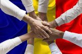 Cămășile albe cu tricolor